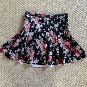 COMFY AND CUTE ABERCROMBIE FLORAL SKIRT